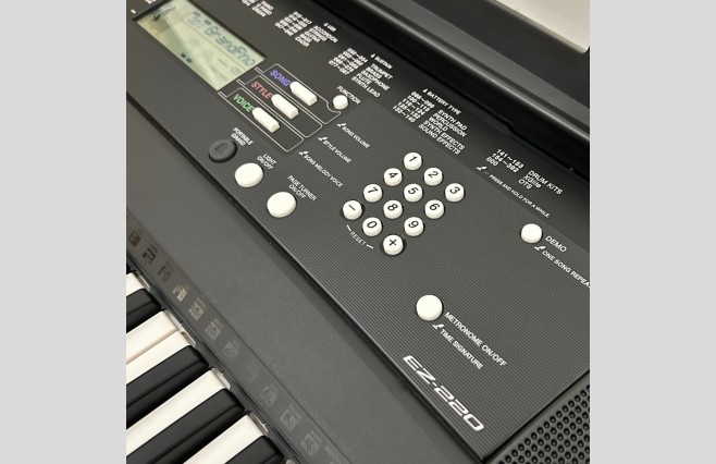 Yamaha EZ-220 Keyboard, Used (SN:BBAO01051) - Image 11
